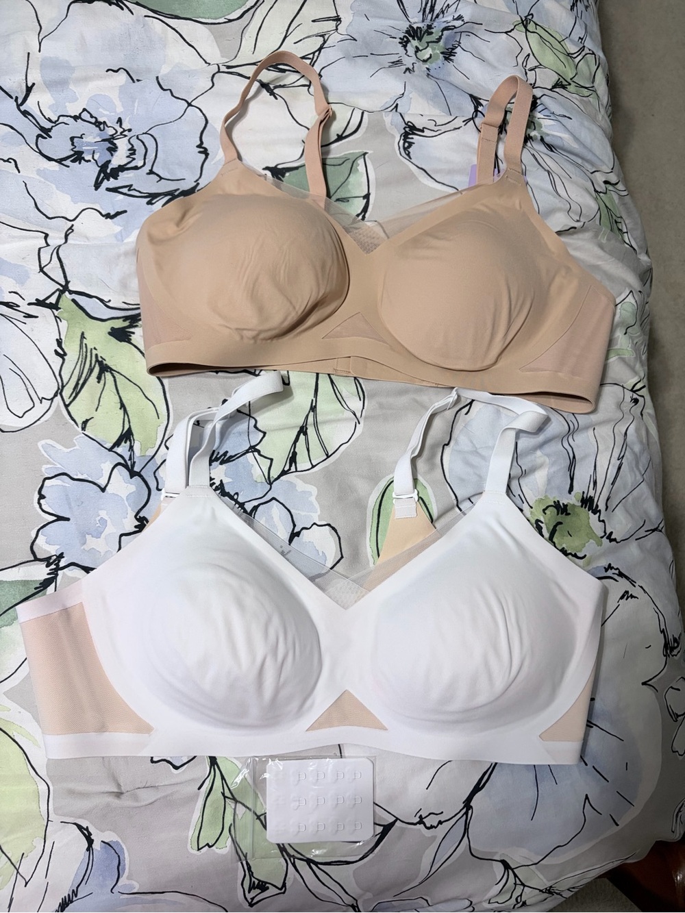 Honeylove Bras in Nude and White. Crossover Contour. L. 38B/C.